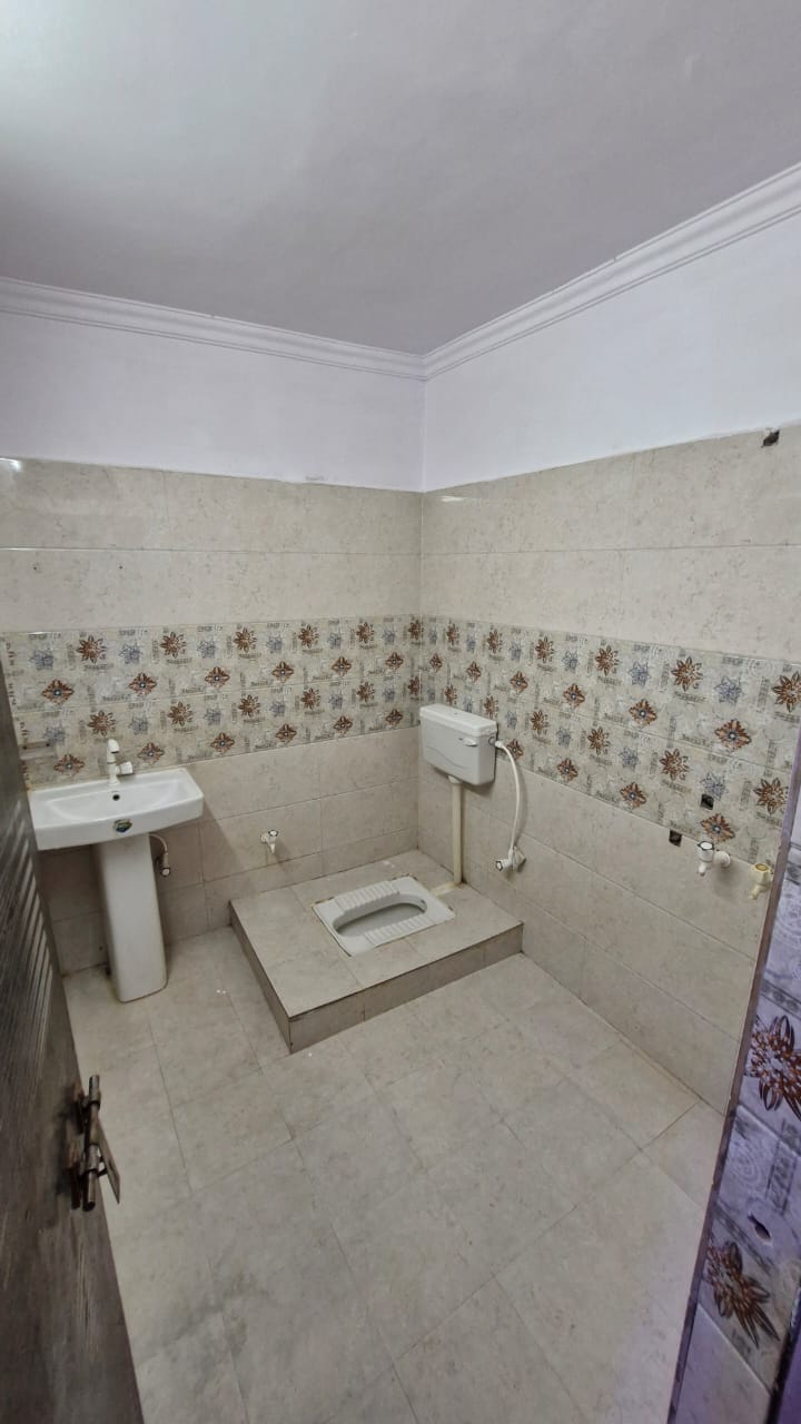 2BHK Semi-Furnished Flat for Rent Near Eldeco Tiraha, Chinhat